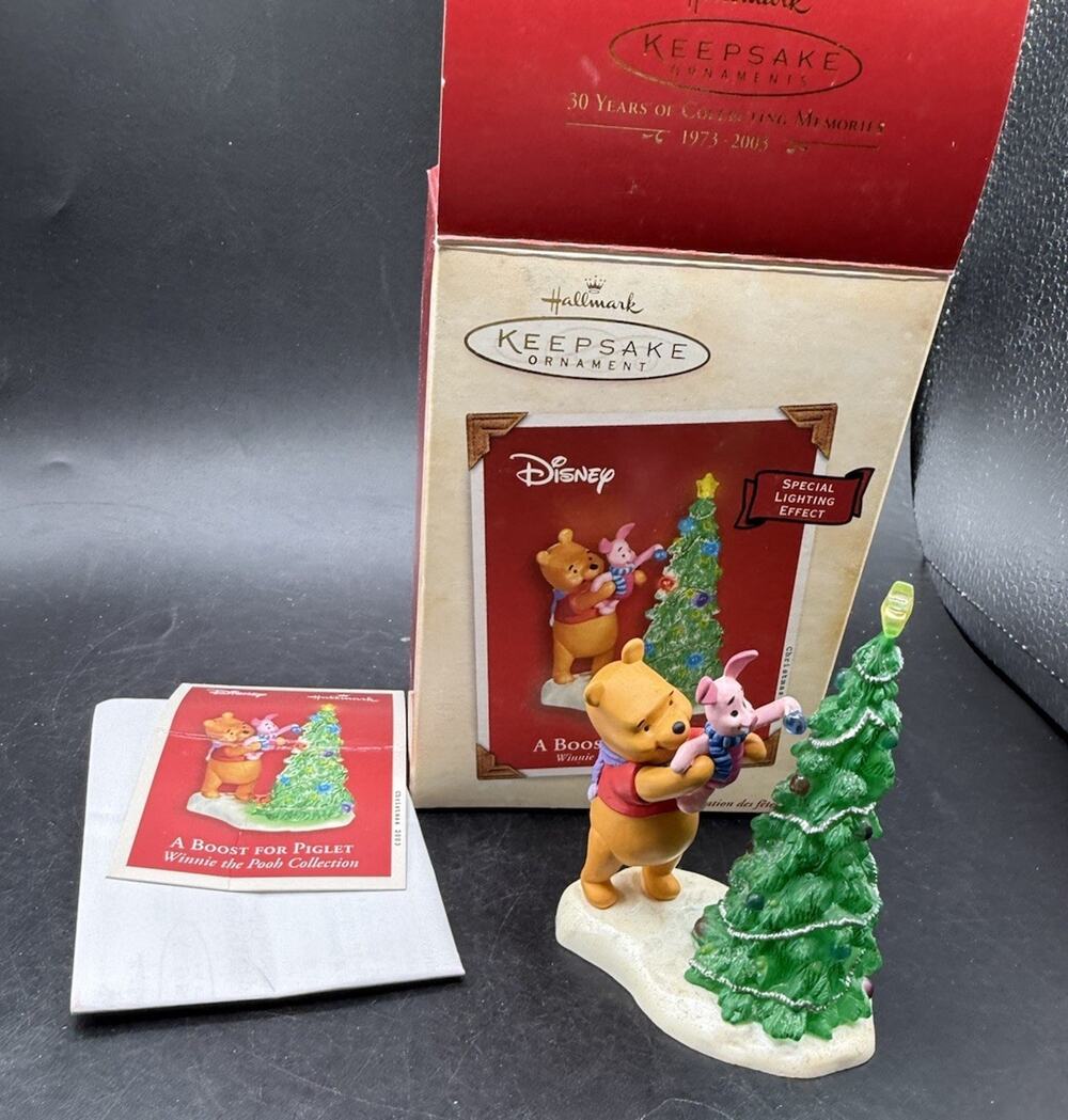 2003 Hallmark Winnie the Pooh Ornament A Boost for Piglet Light Feature EUC -52D